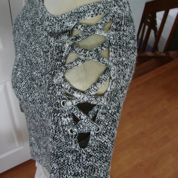 Black Ash Corset Sleeve Sweater Scoop Bottom - Picture 8 of 16